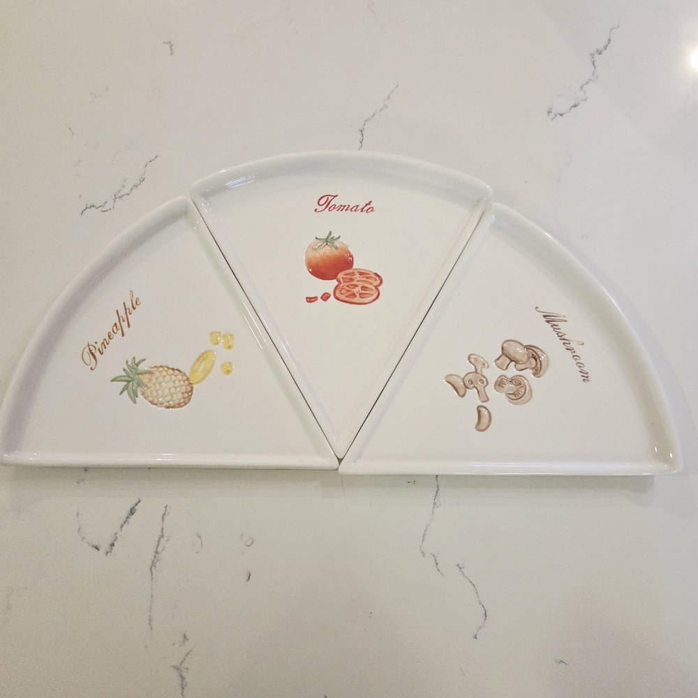 Retired 3 Pottery Barn Pizza Buono Stoneware Triangle Pizza Slice Plates